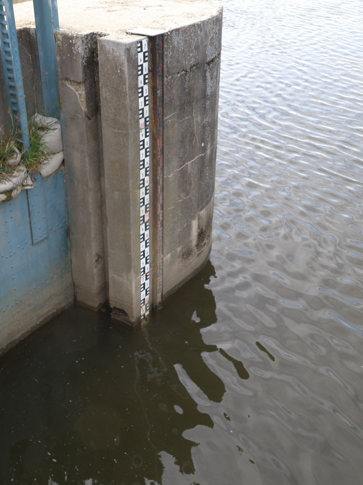 limnigrafická lať pro měření hloubky vody v Moravě